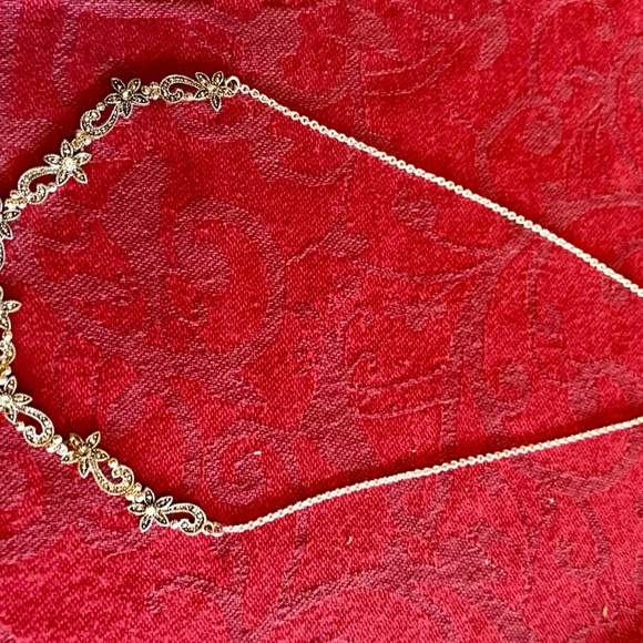 Pretty Necklace and Bracelet Set - Picture 3 of 9